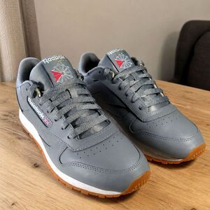 Reebok Classic Leather Men’s 9.5 Gray Gum Sole Sneakers Excellent